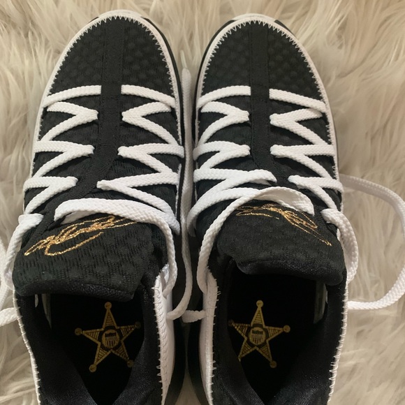 Dead Stock Lebron 17 Black White & Gold Metallic- 7 - Picture 7 of 8